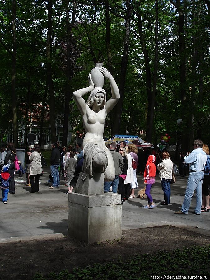 В парке расположены весьма разнообразные скульптуры Светлогорск, Россия