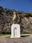Статуя у подножия Соловьиной горы.