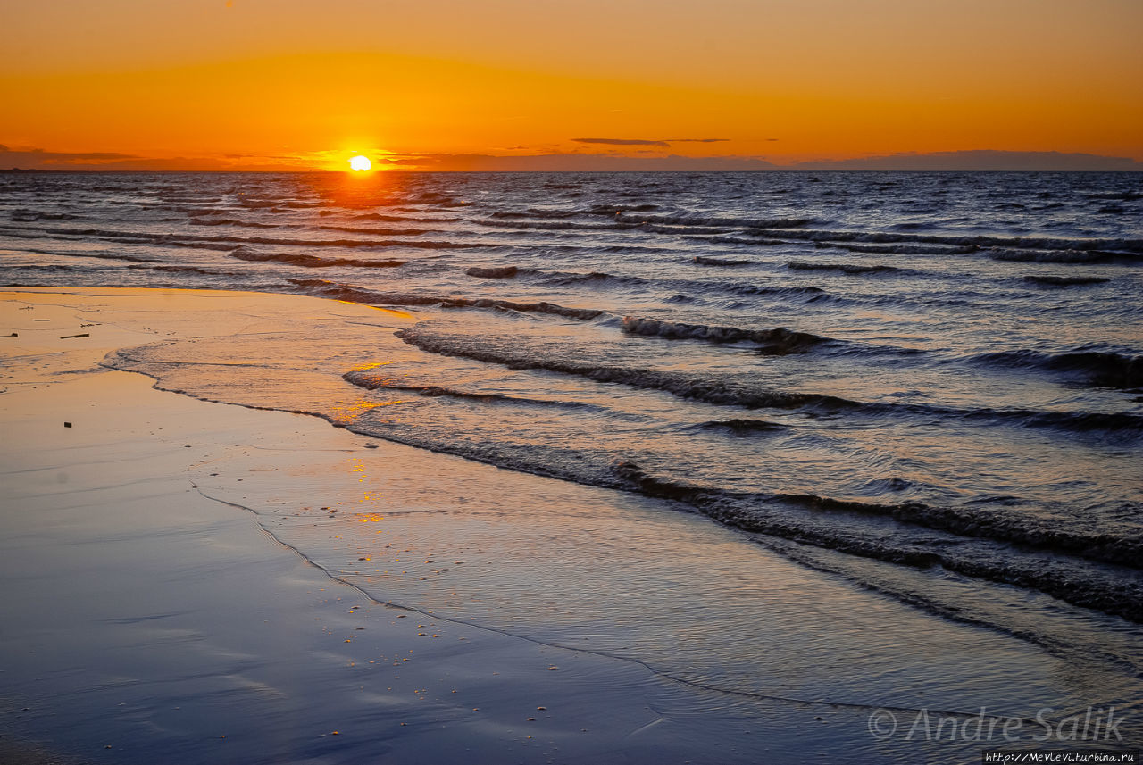 Волны рижского залива на закате Рига, Латвия