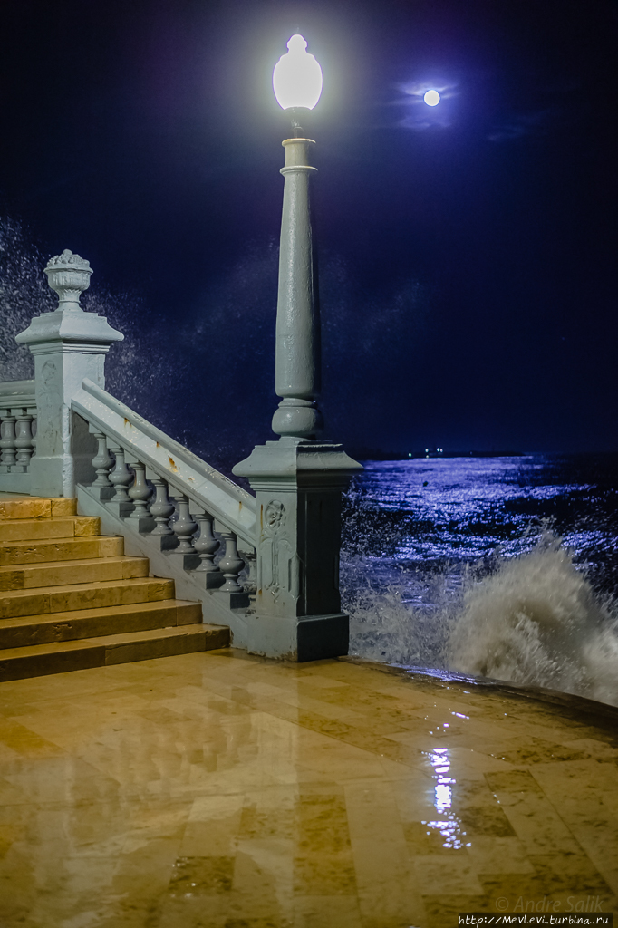 Вечер. Ситжес. Прибой Ситжес, Испания