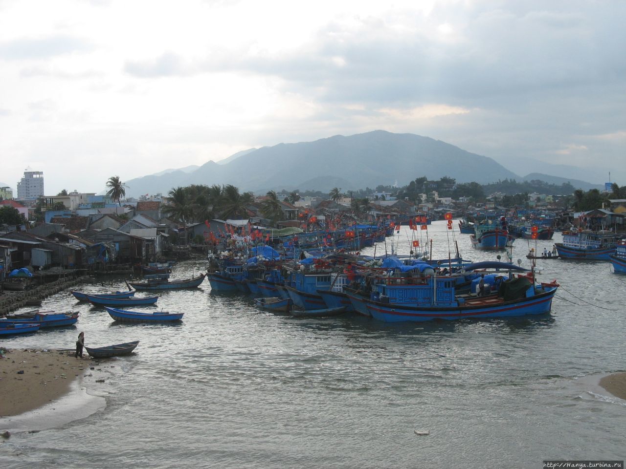 Нячанг. Рыбацкая деревня на реке Кай Нячанг, Вьетнам