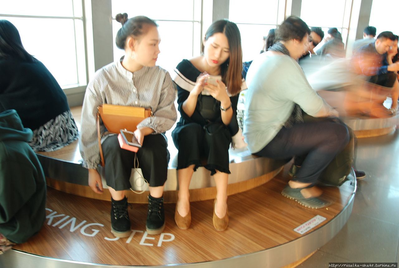 Сеульская телебашня Сеул, Республика Корея Сеульская телебашня Сеул, Республика Корея