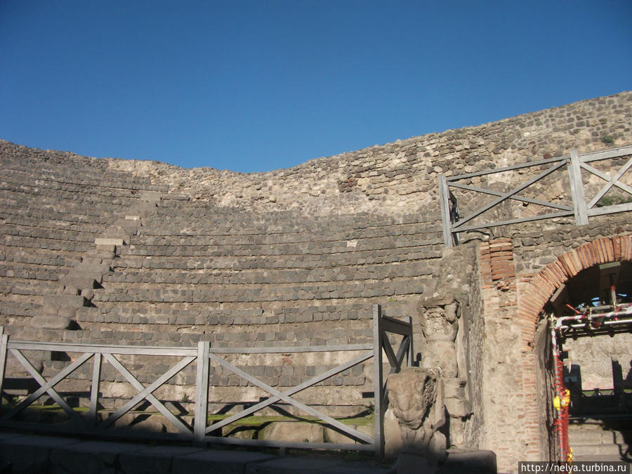 Малая арена амфитеатра Помпеи, Италия