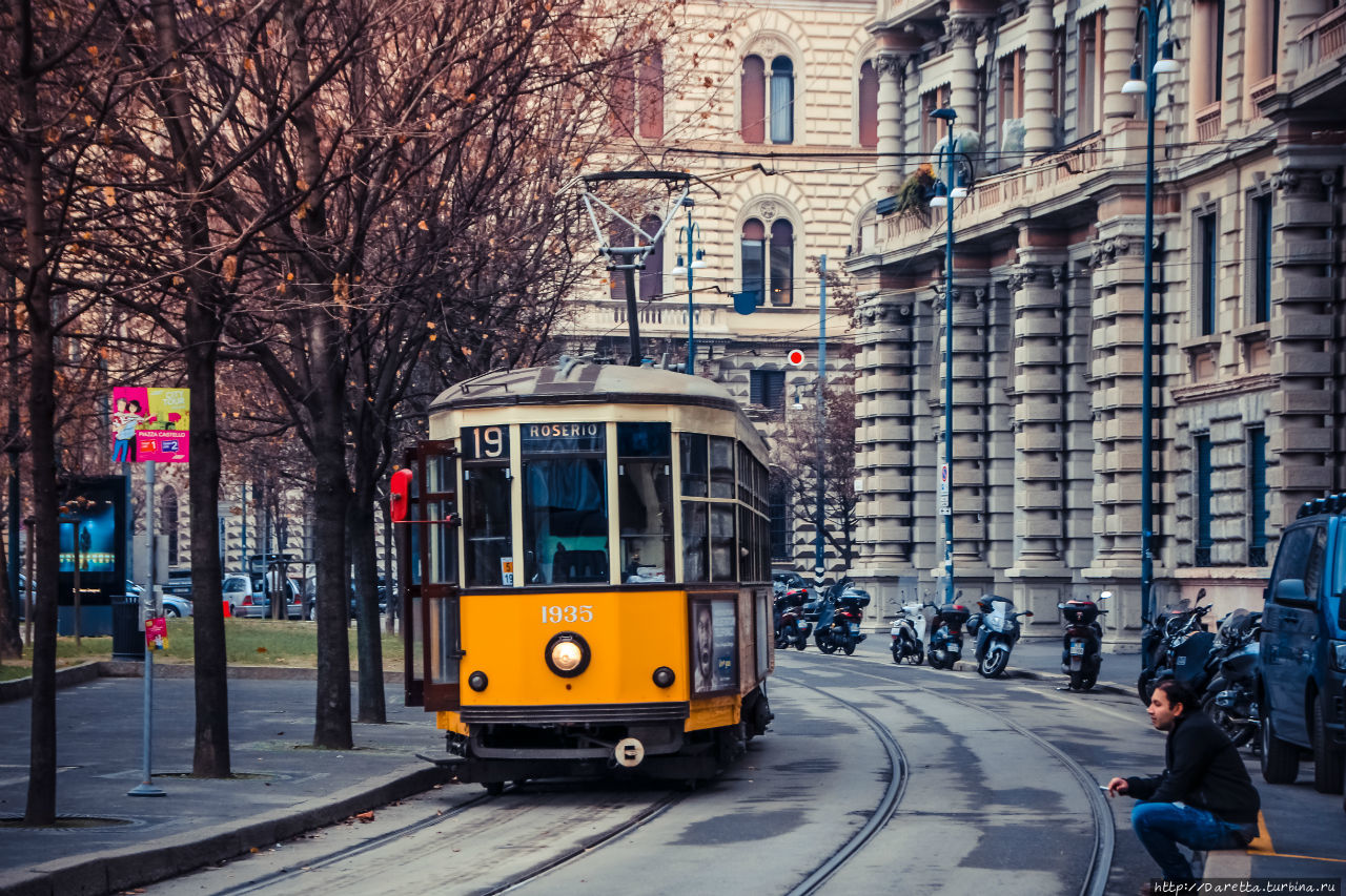 Где в Милане живет Рождество? Милан, Италия