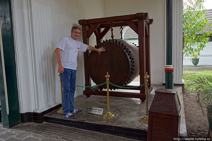 Сигнальный барабан. Дворец султана. Джокьякарта.