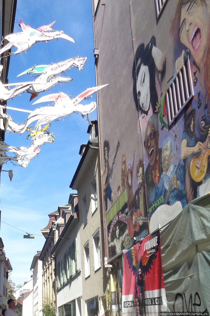 Стрит-арт в Базеле. Стена славы на Gerbergässlein Базель, Швейцария