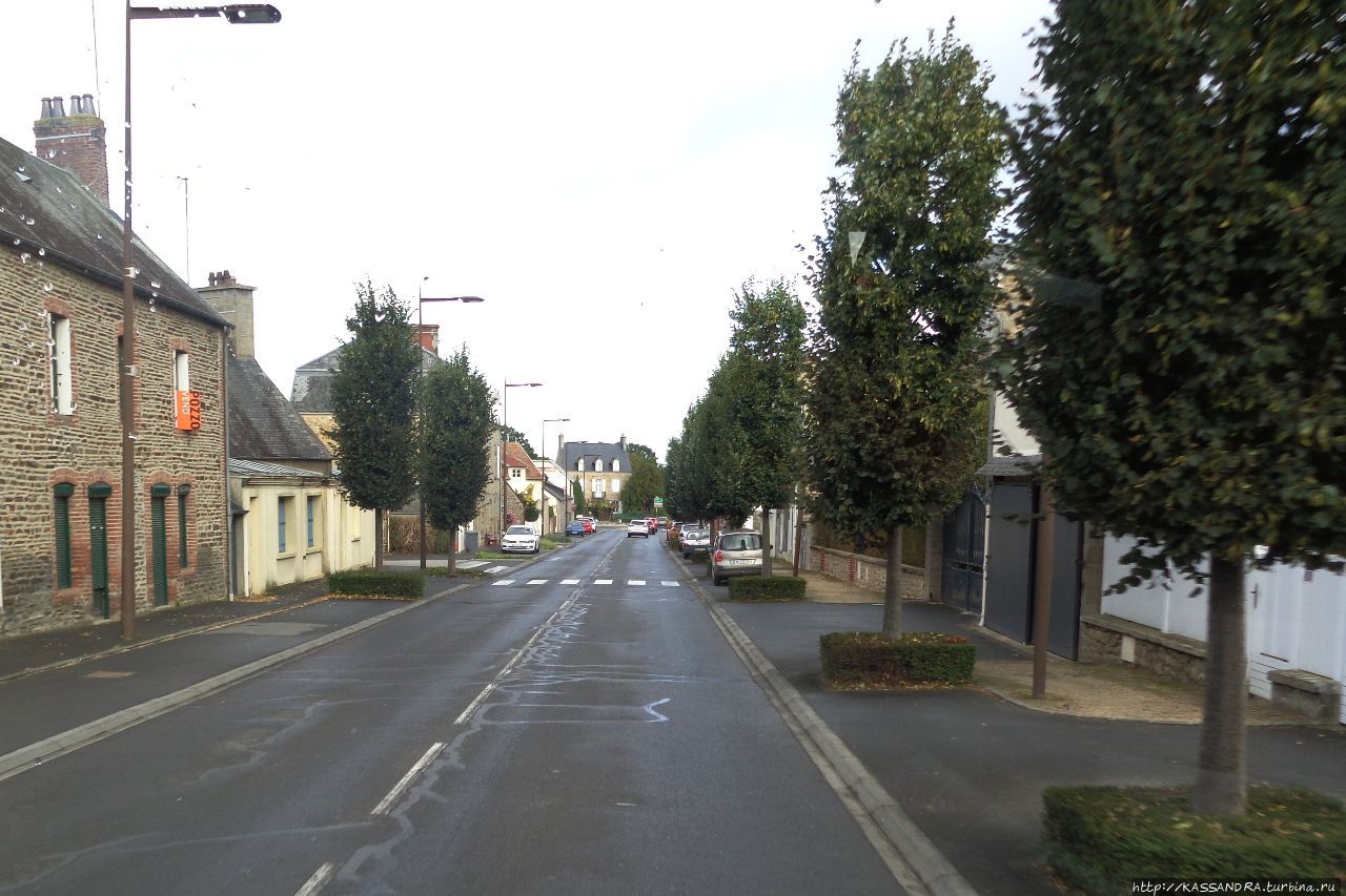 Дорога в Мон-Сен-Мишель Мон-Сен-Мишель, Франция