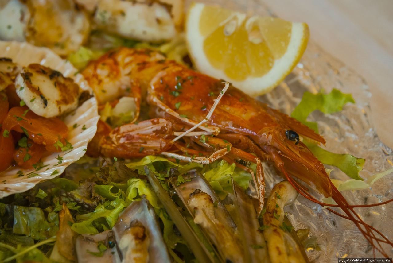 Романтичное местечко Монтероссо-аль-Маре, Италия