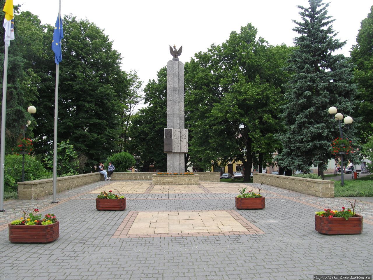 Памятник социалистического прошлого Польши на месте разрушенной ратуши Ланьцут, Польша