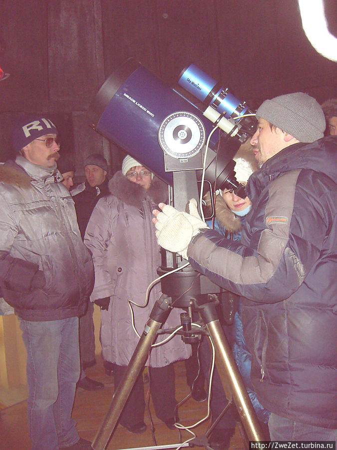 Наш экскурсовод по звездному небу у телескопа Санкт-Петербург, Россия