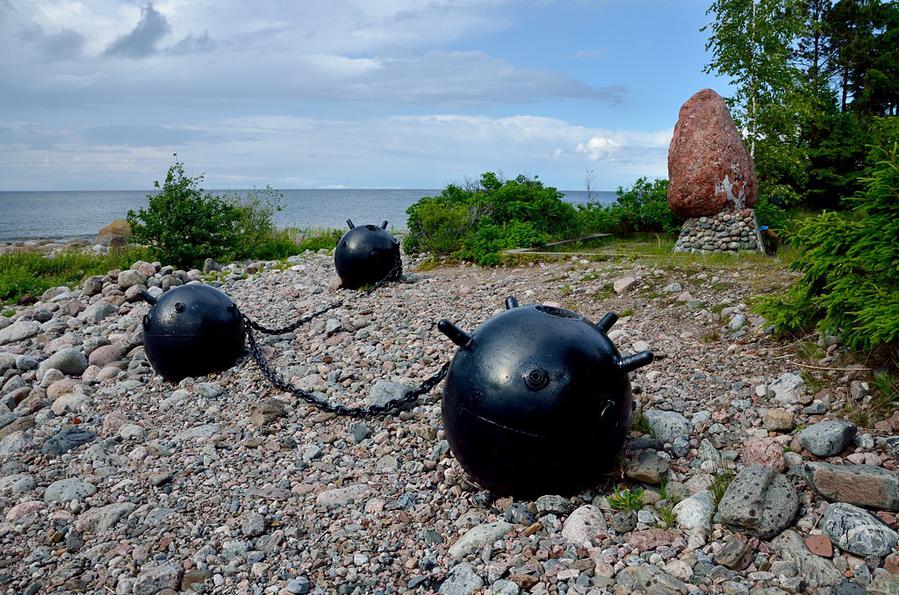 Памятник на полуострове Юминда Юминда, Эстония