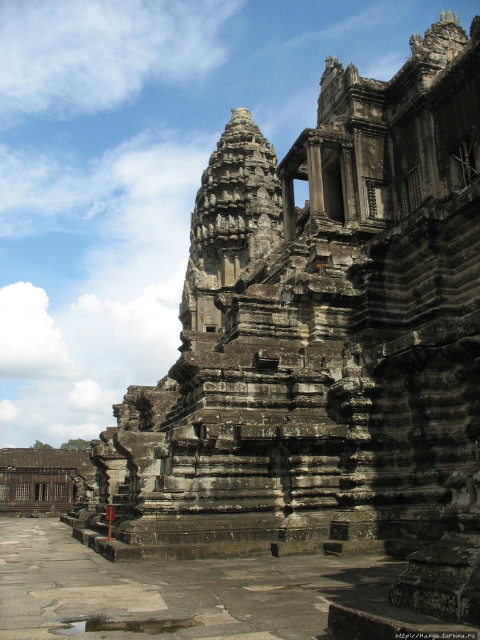 Галерея второго уровня Ангкор Вата