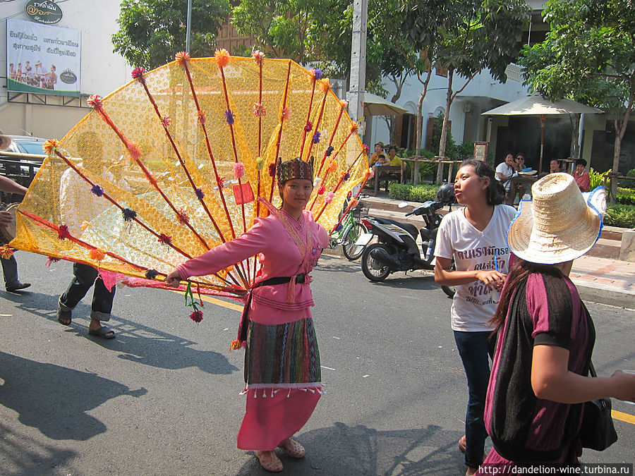 Сонгкран или с Новым 2556 годом! Часть 2, день 4-й. Парад Чиангмай, Таиланд