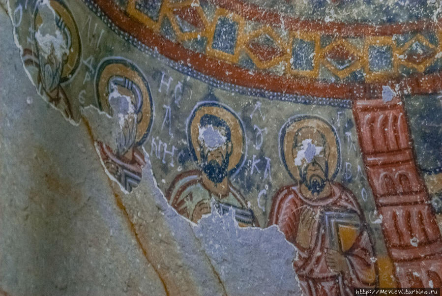 Одна из многочисленных церквей в долине Ихлара Ихлара (долина), Турция