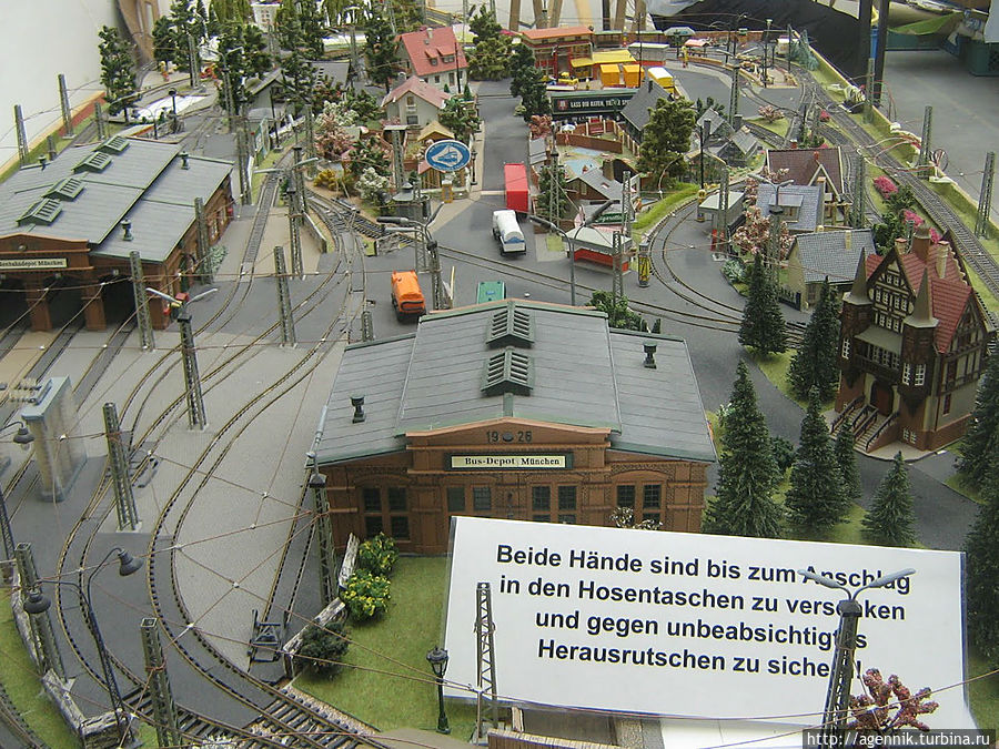 Большая модель с трамвайным и автобусным депо и массой всего интересного. Когда будет готова, посмотрим Мюнхен, Германия