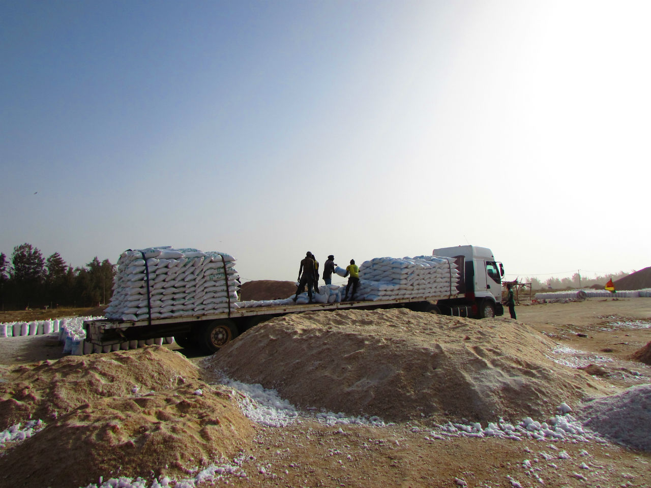 Озеро Ретба. Розовое на белом Сенегал