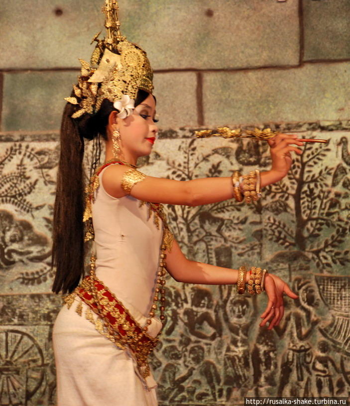 Танец богинь под аккомпанемент вилок Сиемреап, Камбоджа