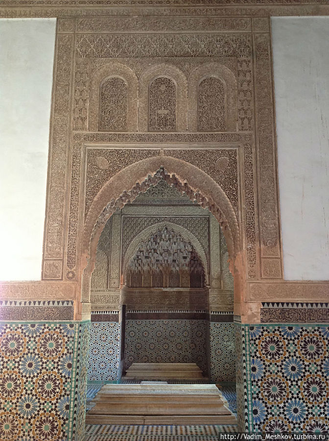 Роскошные усыпальницы Саадитов – это мавзолей саадитского султана Ахмеда эль-Мансура эд-Даби, умершего в 1603 году. Марракеш, Марокко