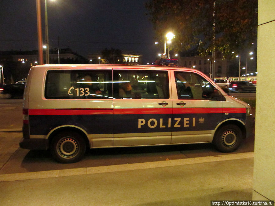 Исламский митинг на площади Шварценбергплатц Вена, Австрия