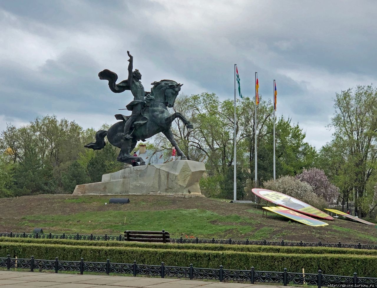 Памятник Суворову, как основателю города
