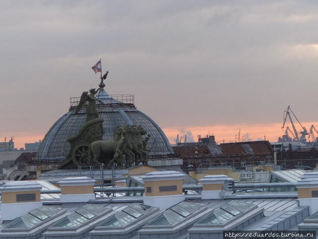 скульптурная композиция над аркой генштаба Санкт-Петербург, Россия