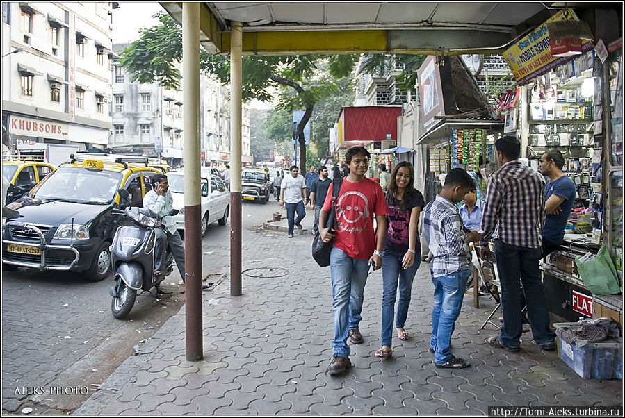 Молодежь одевается современно...
* Мумбаи, Индия