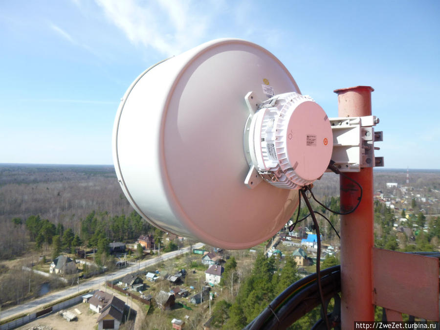 На маяке установлено множество антенн сотовой связи Ладожское Озеро, Россия