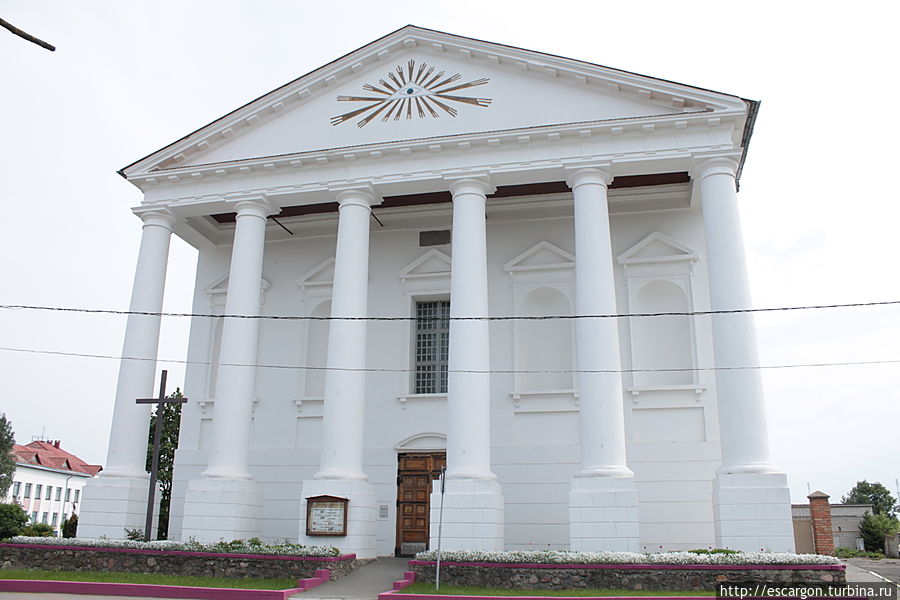 Его трудно не заметить!