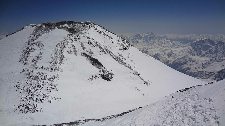 седло, вид с того самого последнего гребня Эльбрус (гора 5642м), Россия