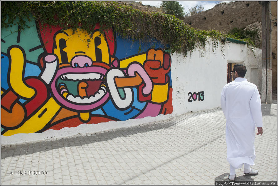 Местный житель оделся по-праздничному. Марокканцы, как и все арабы, любят белый цвет. Аземмур, Марокко