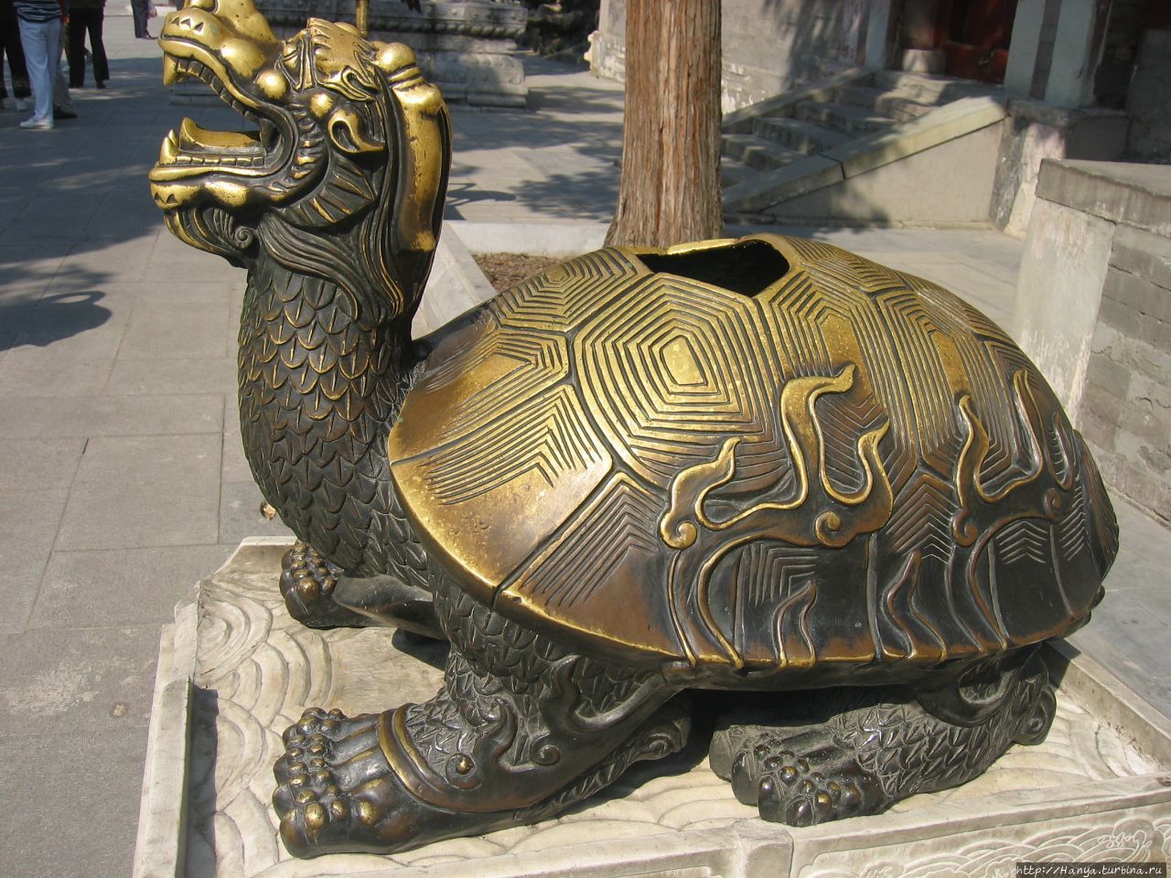 Парк Бэйхай – Северное Море . Черепаха – символ долголетия Пекин, Китай