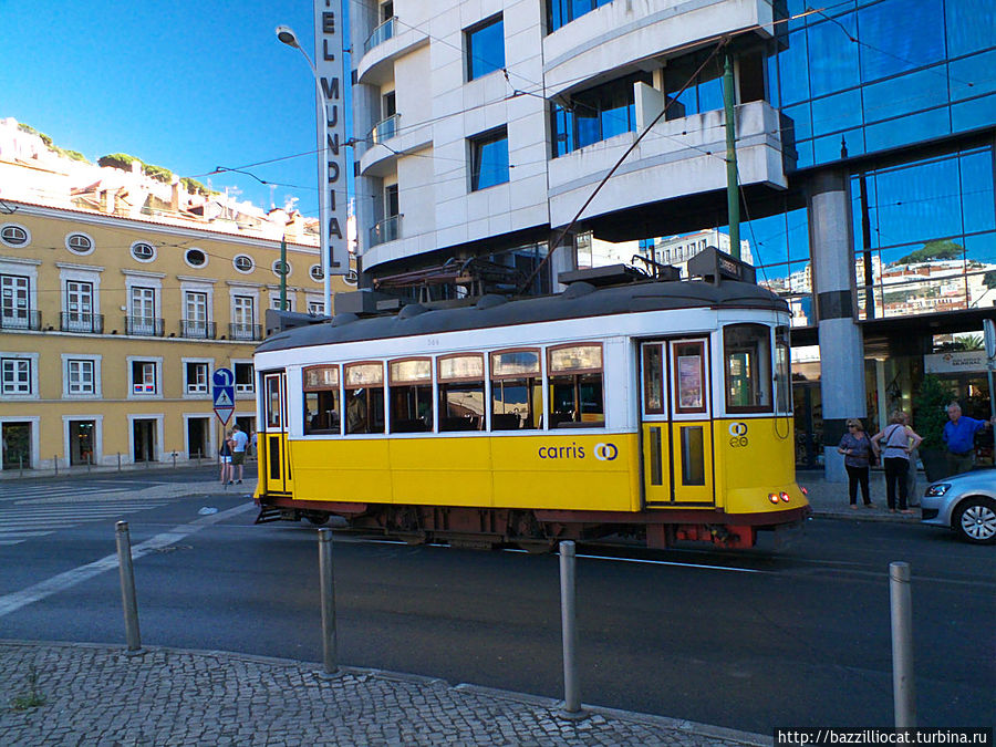 Наша остановка за левым краем кадра :) Лиссабон, Португалия