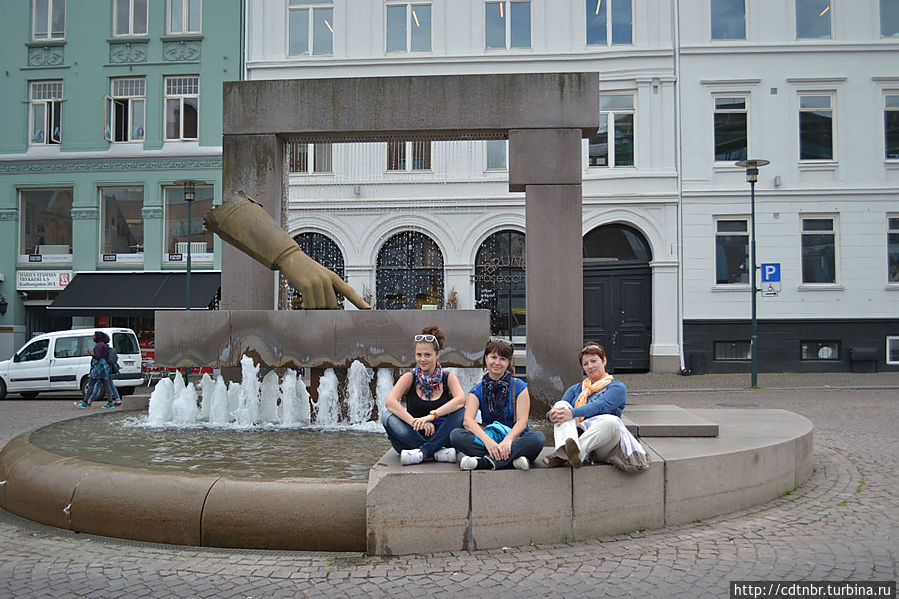Рыночная площадь, фонтан перчатка короля Кристиана4 Осло, Норвегия