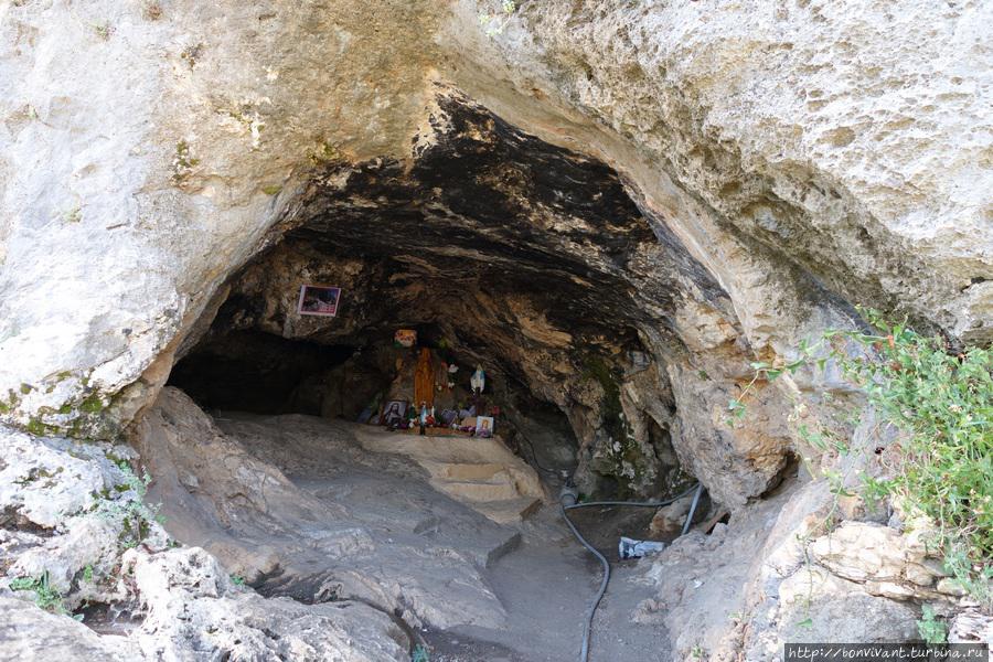 Пещера в Кане, где бывал Иисус Ливан