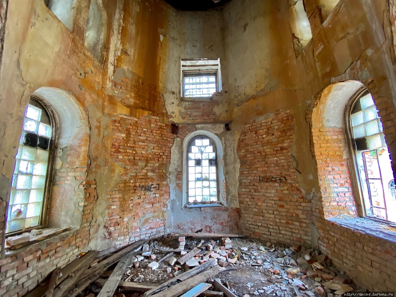 Двойная водонапорная башня Харьков, Украина Двойная водонапорная башня Харьков, Украина