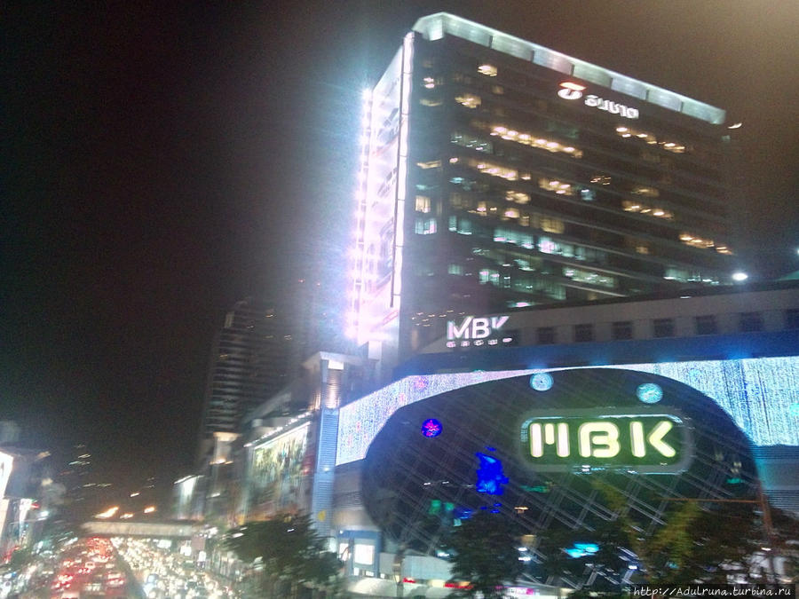 MBK это старейший торговый центр в Таиланде... С него все тут и началось.. Бангкок, Таиланд