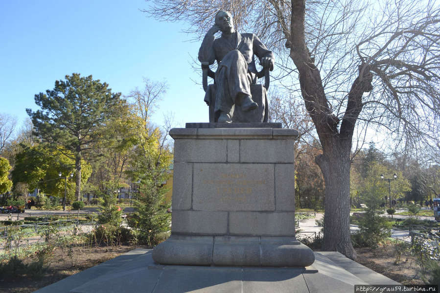 Памятник Тренёву / Monument Trenev