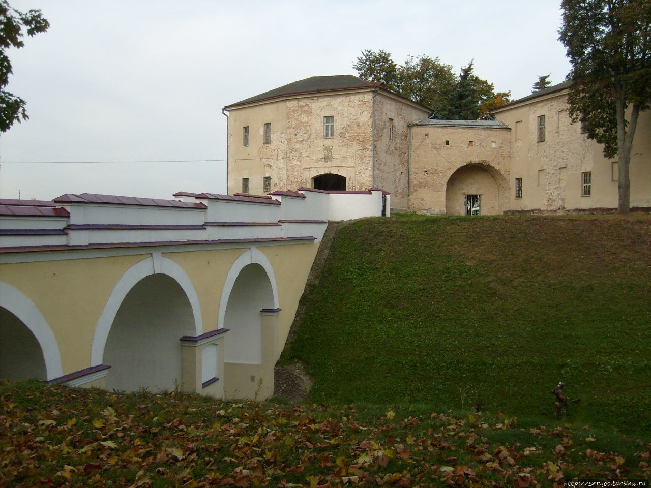 построеный на месте древнего детинца, старый замок (XII-XIXвв.) сейчас смотрится, как овощехранилище Беларусь