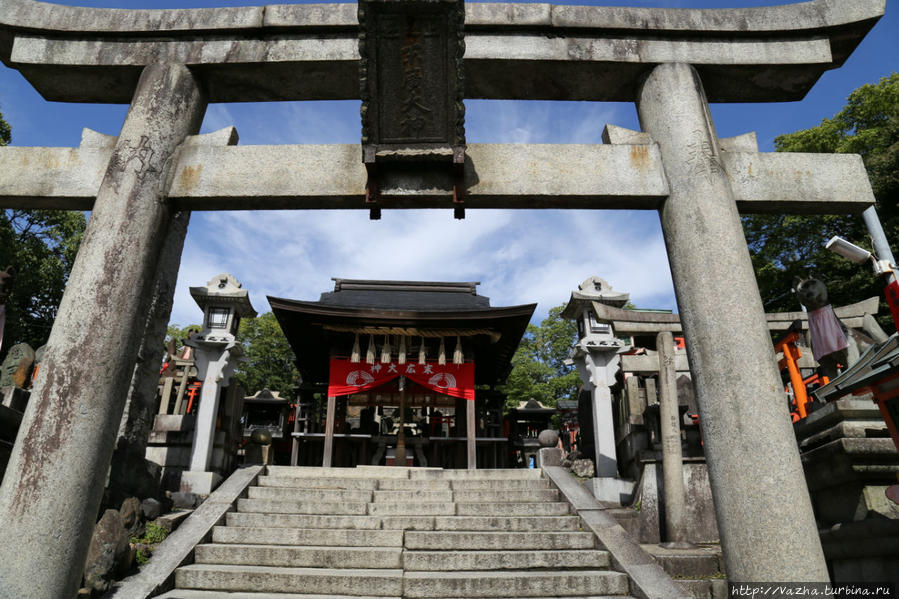 Храм Фушими Инари Тайша. Вторая часть Киото, Япония