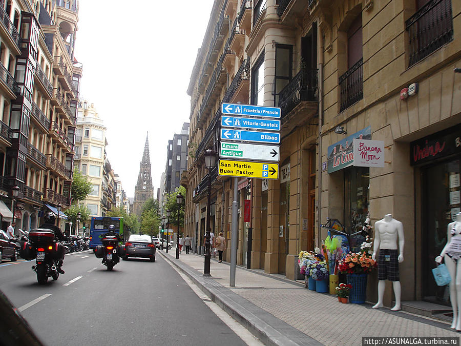 Через центр города проходит его главная коммерческая и финансовая артерия – проспект Либертад. Это самая длинная улица города, и на ней сосредоточено огромное количество банков и бутиков. Сан-Себастьян, Испания