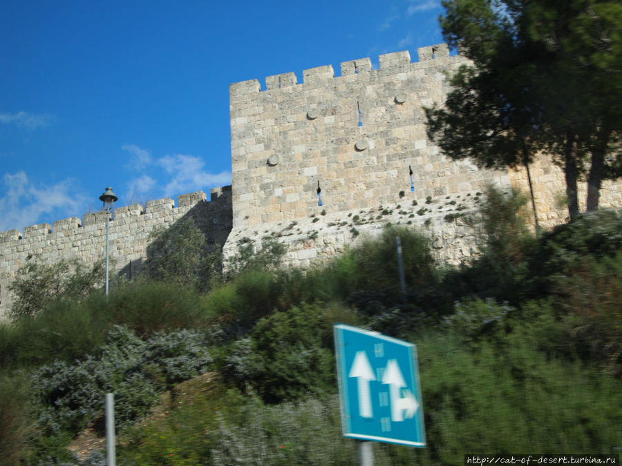 Стены старого города снаружи. Иерусалим, Израиль