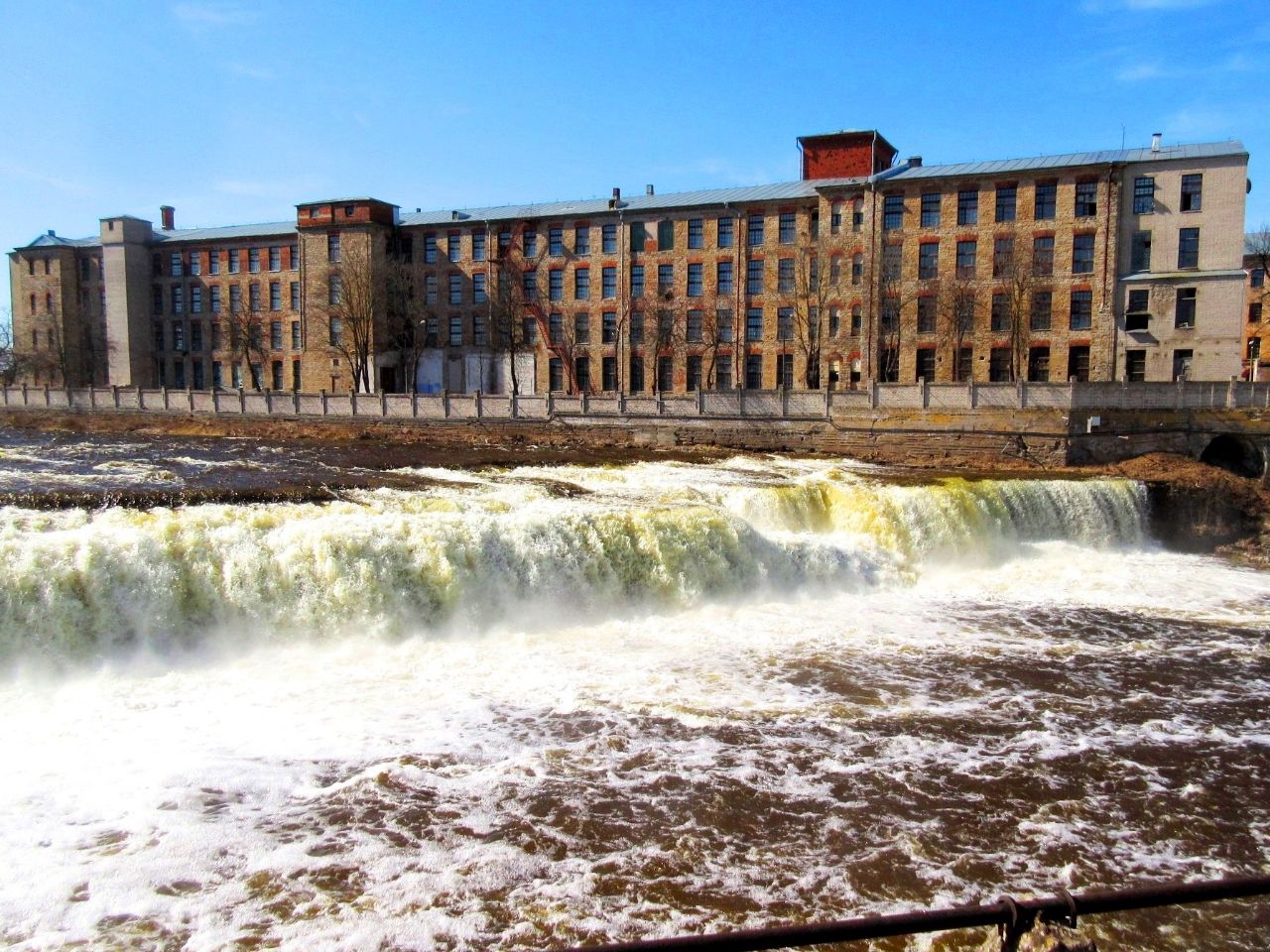 Водопад на границе двух миров Нарва, Эстония