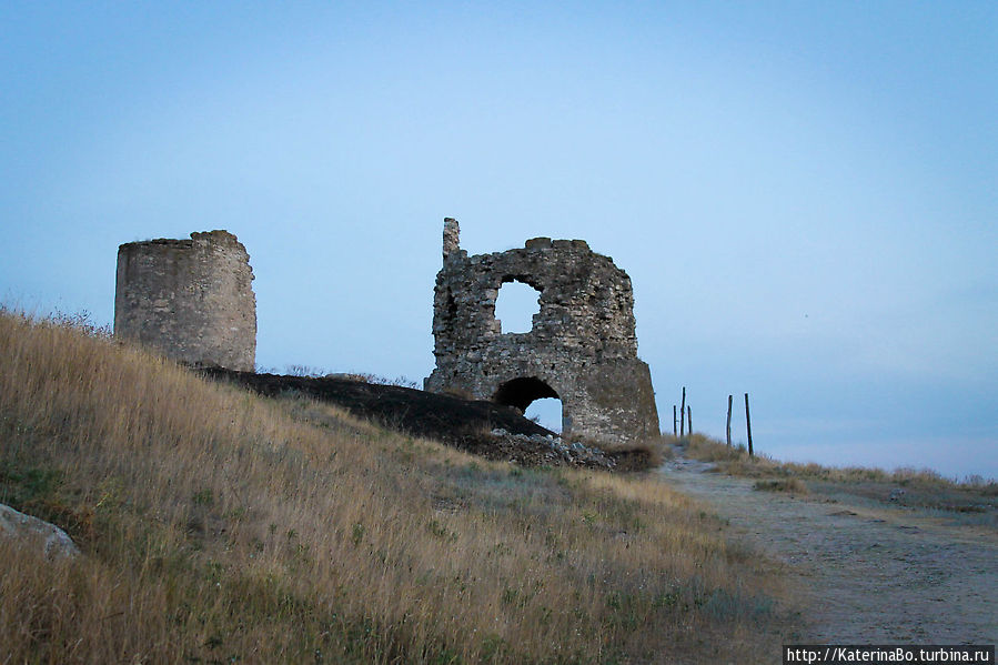 Руины древней крепости. Инкерман, Россия