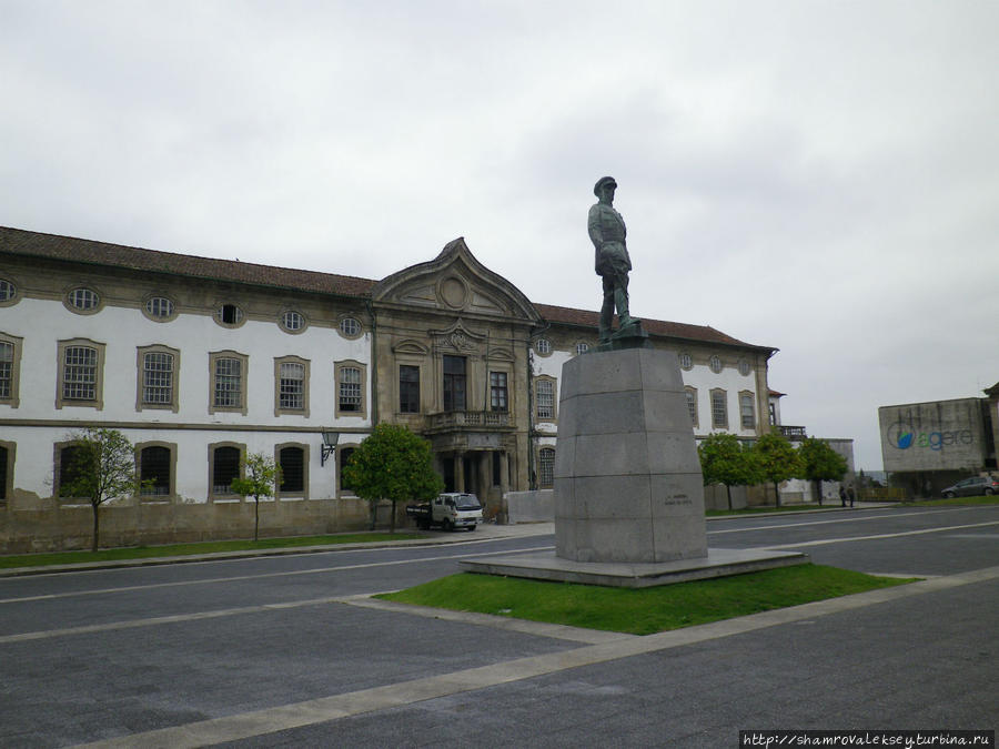 Памятник маршалу Гомиш да Кошта Брага, Португалия