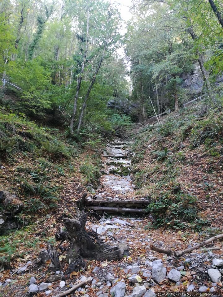 Monti Lattari — вершина горы Monte Fiato Кастелламаре-ди-Стабия, Италия