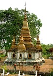 Ват Тхат Луанг. Позолоченная погребальная ступа с прахом Короля Сисаванг Вонга. Фото из интернета