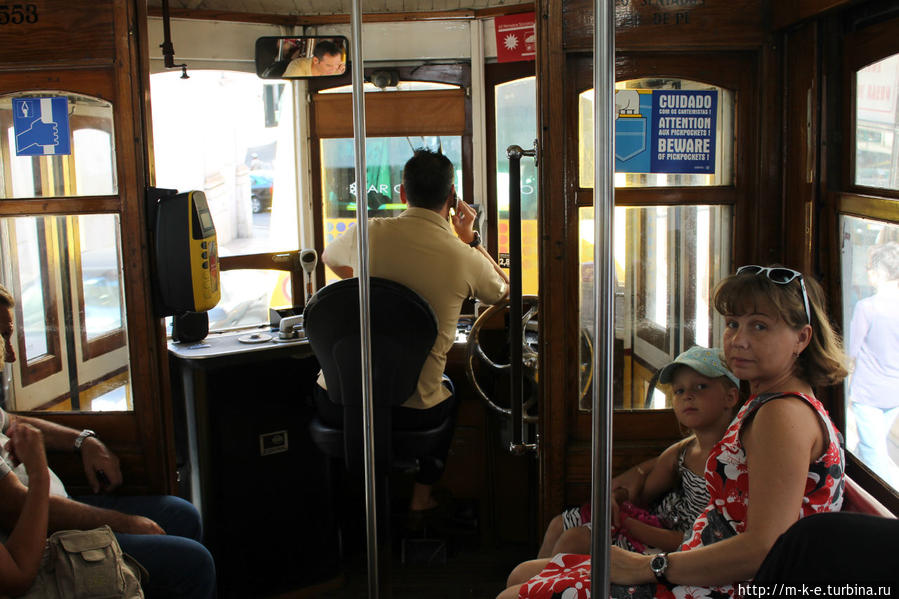 Желтый трамвайчик — символ Лиссабона Лиссабон, Португалия