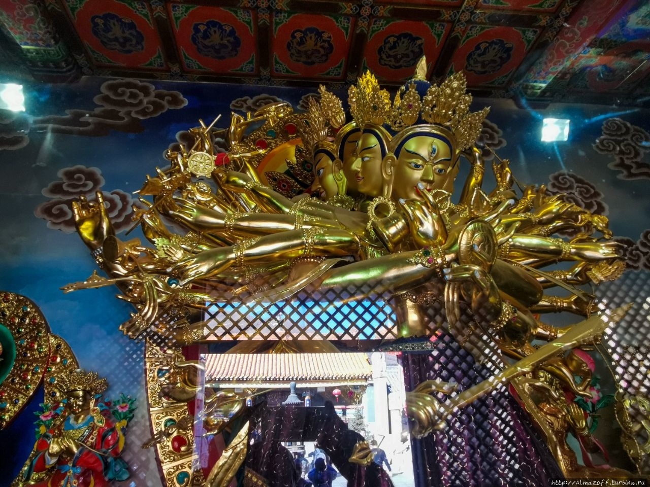 Главный тибетский храм на горе Утай - храм Пика Бодхисаттвы
