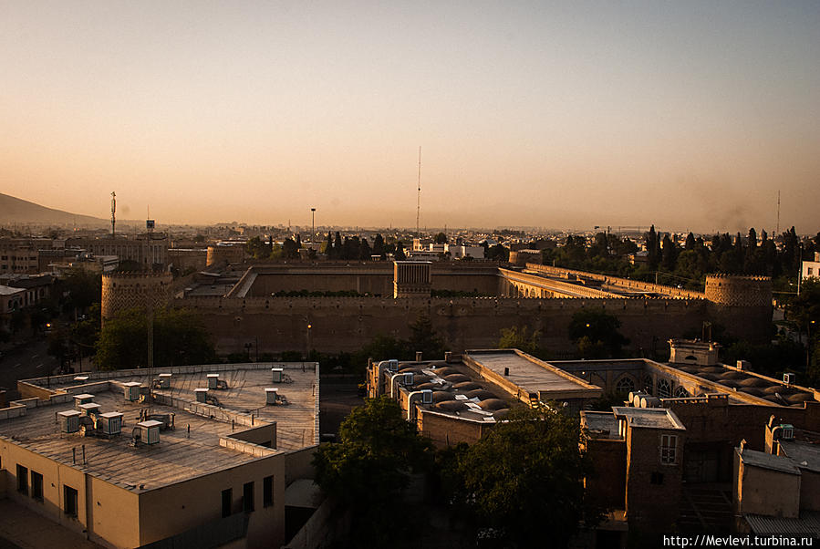 Рассвет над древним Ширазом Шираз, Иран
