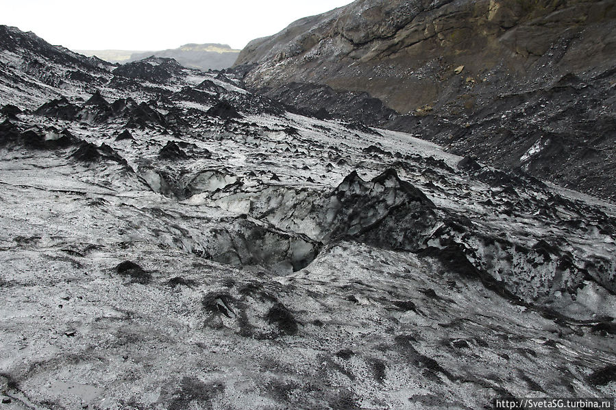 Еще один ледник. На этот раз мокрый и грязный Южная Исландия, Исландия
